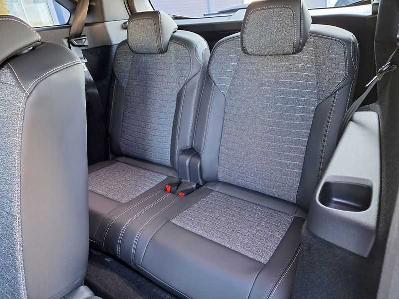 Peugeot 5008 (2026) ALLURE Hybrid 145 e-DCS6 - fotka 12 z 19
