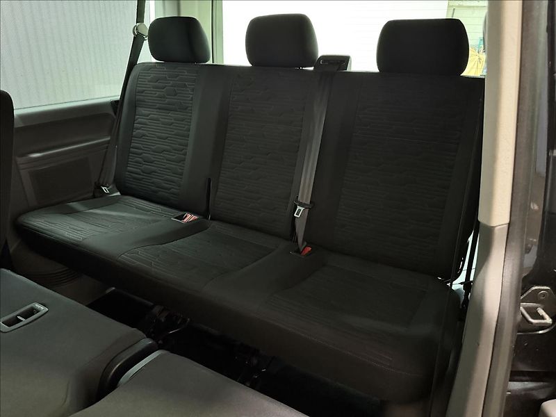 Volkswagen Caravelle 2.0TDI 4MOTION DSG ACC VC LED - fotka 28 z 37