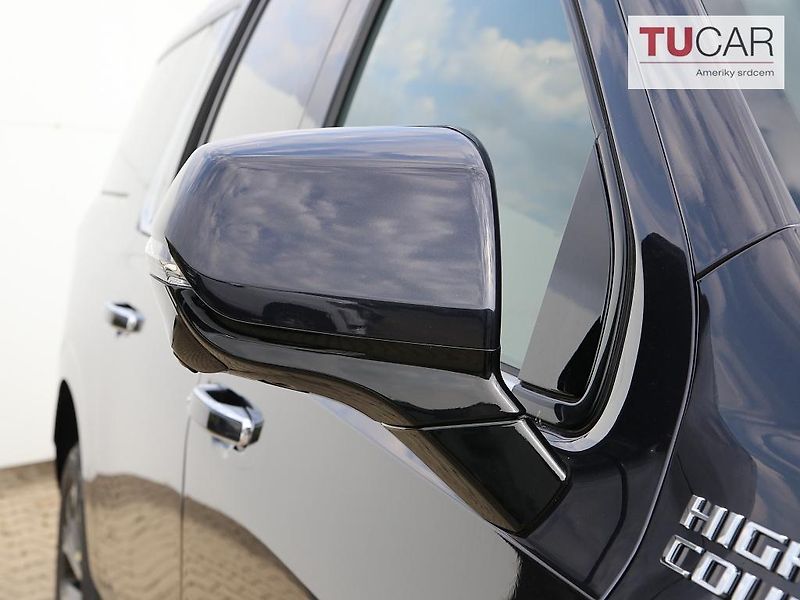 Chevrolet Suburban 6,2 V8 High Country - fotka 45 z 51
