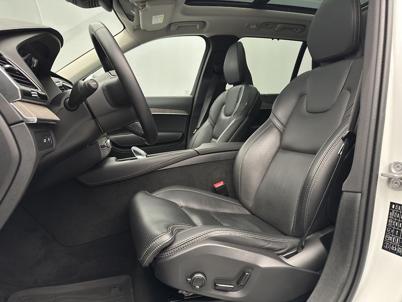 Volvo XC90 T8 AWD RECHARGE BRIGHT PLUS CZ - fotka 4 z 55