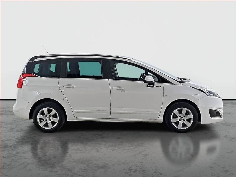 Peugeot 5008 (2016) 2.0 BlueHDi, ČR,1.maj, Navi - fotka 6 z 21
