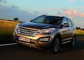 Hyundai Santa Fe 2.2 CRDi 4WD Aut. (2013). Výkon: 145 kW. Cena: 418 000 Kč