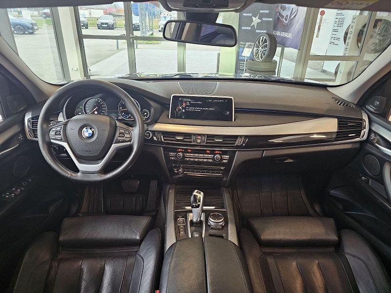 BMW X5 xDrive30d - fotka 15 z 23