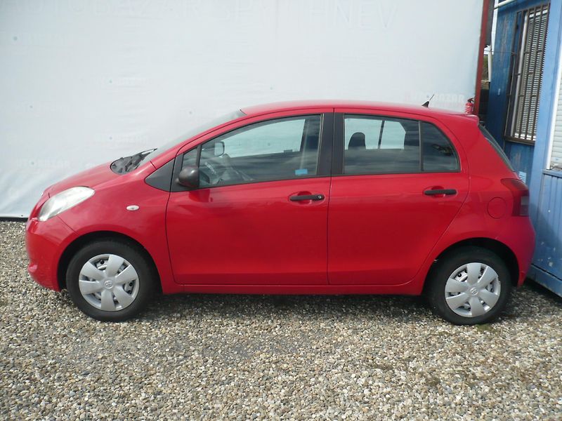 Toyota Yaris 1.0i 51Kw - fotka 4 z 24