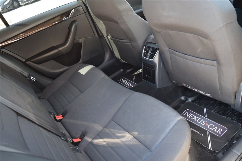 Škoda Octavia 2,0 TDI 110KW DSG TAŽNÉ NAVI - fotka 18 z 47