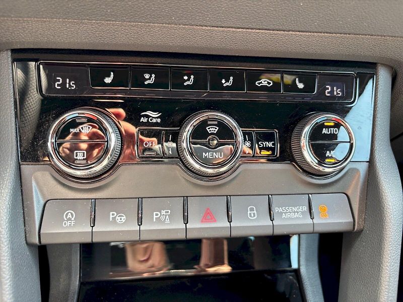 Škoda Karoq (2024) Sportline 1.5 TSI DSG 110 kW - fotka 32 z 33