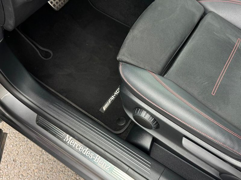 Mercedes-Benz GLB 220d 4MATIC AMG - fotka 22 z 27