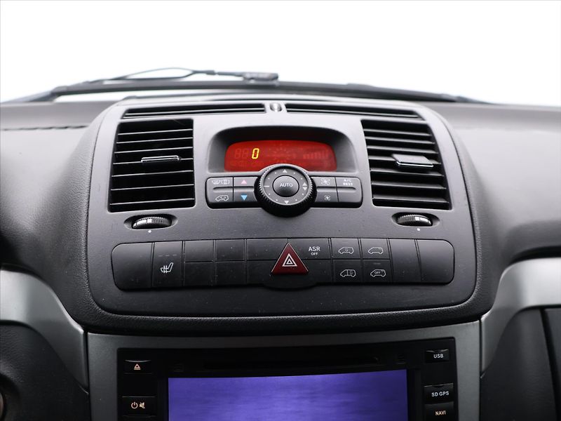 Mercedes-Benz Vito 3,0 165 kW, 6 míst, Automat - fotka 16 z 25