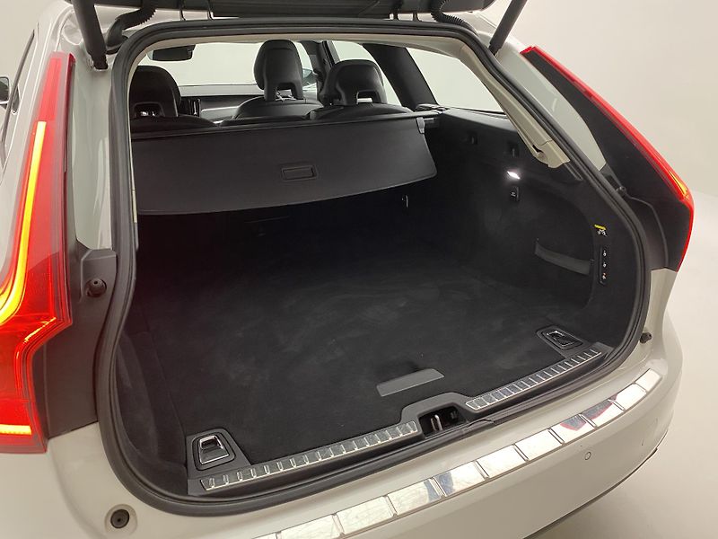 Volvo V90 T5 MOMENTUM AUT - fotka 6 z 39