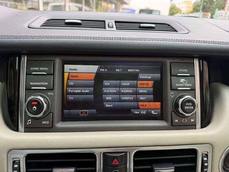 Land Rover Range Rover (2012) 4.4 TDV8 Vogue - fotka 17 z 27