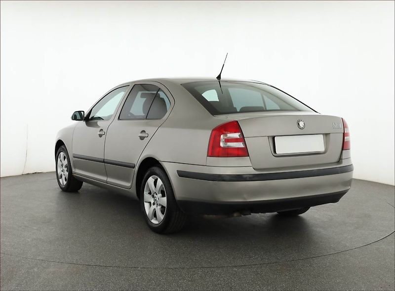 Škoda Octavia (2007) 2.0 TDI, nová STK, udržované - fotka 4 z 12