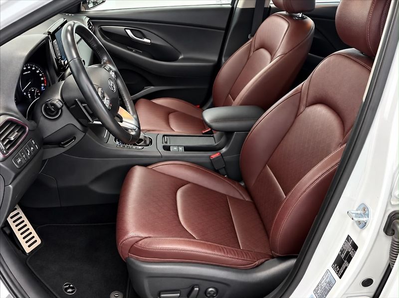 Hyundai i30 1,4 TGDI STYLE PREMIUM PANO - fotka 8 z 18