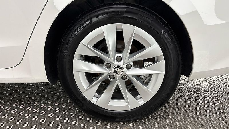 Škoda Octavia 1.5 TSI Style Combi - fotka 19 z 26