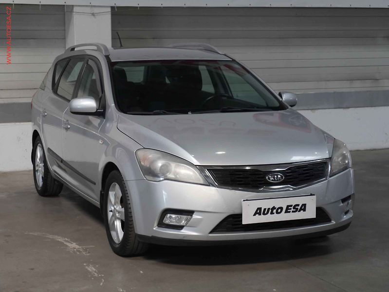 Kia Ceed (2013) 1.4i, ČR, AC, tempo - fotografie inzerátu