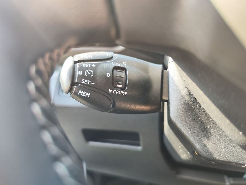 Peugeot 5008 1.5 HDI/96kW Allure - fotka 33 z 36