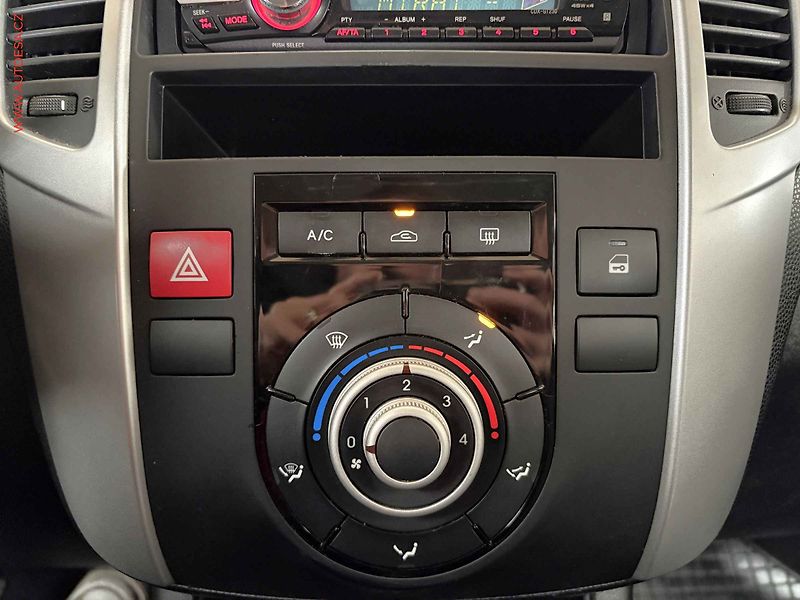 Kia Venga (2011) 1.4i, ČR, AC, park.asist - fotka 13 z 13