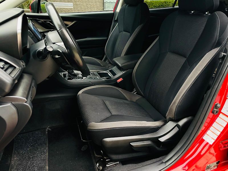 Subaru Impreza 2.0 4x4 AUT EXCLUSIVE SERVISKA - fotka 29 z 47