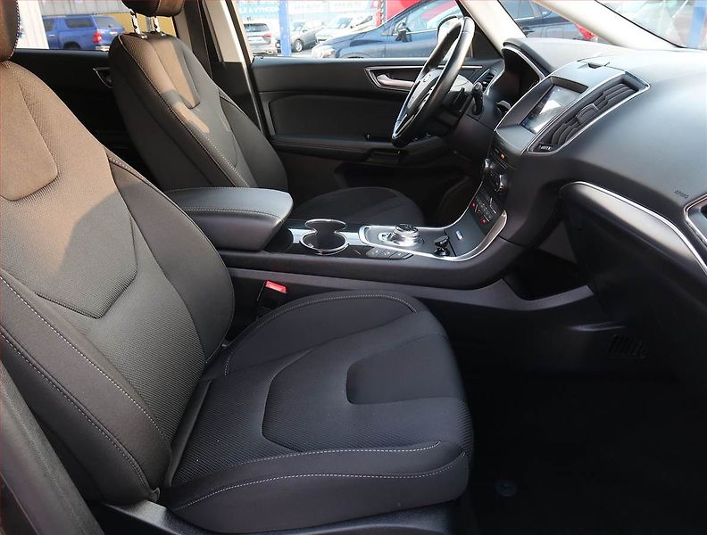 Ford S-MAX (2018) Titanium 2.0 EcoBlue, Automat - fotka 9 z 22