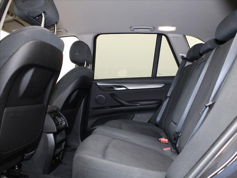 BMW X5 3,0 30d 190kW xDrive Tažné DPH - fotka 7 z 25