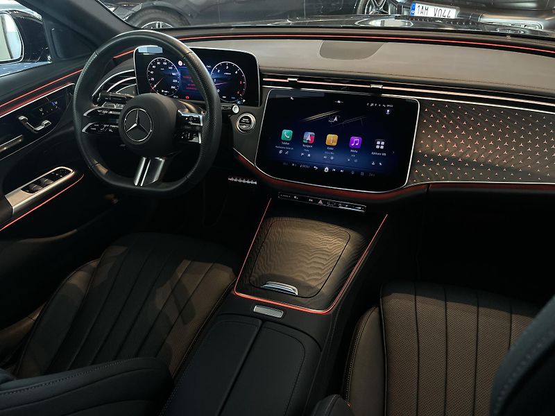 Mercedes-Benz Třídy E E 220d 4Matic AMG - fotka 14 z 41