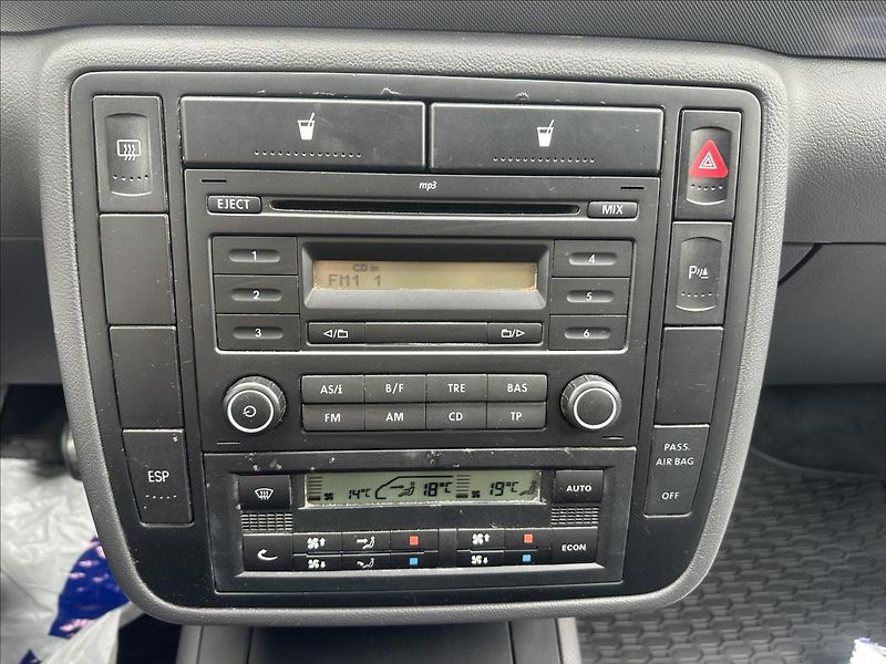 Seat Alhambra 1,9 TDI 7.MÍST BEZ KOROZE - fotka 17 z 21