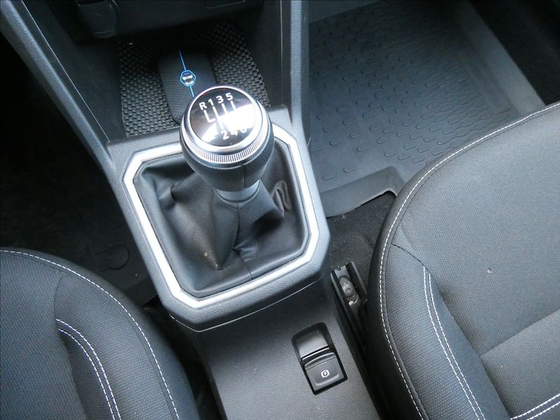 Dacia Sandero 1,0 TCe 67kW Comfort, navigace - fotka 29 z 38