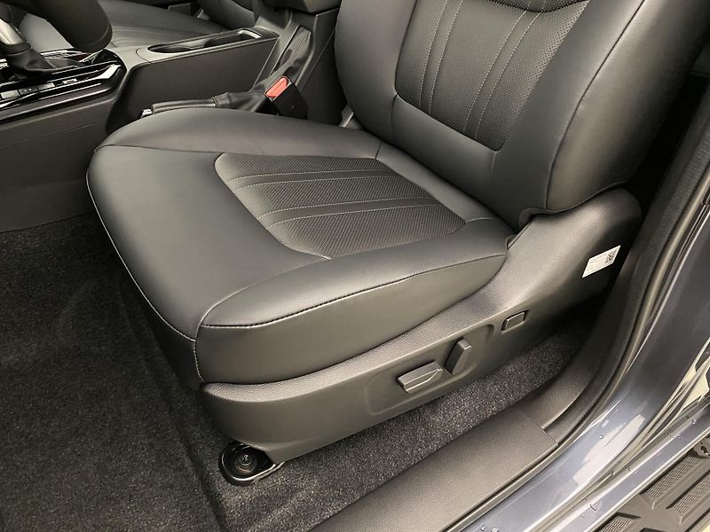 Isuzu D-Max (2026) Double Cab 2,2 V-Cross 4x4 AUT - fotka 19 z 27