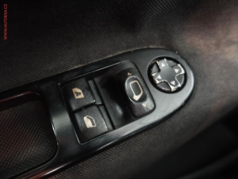 Peugeot 207 (2009) 1.6i, AC - fotka 14 z 21
