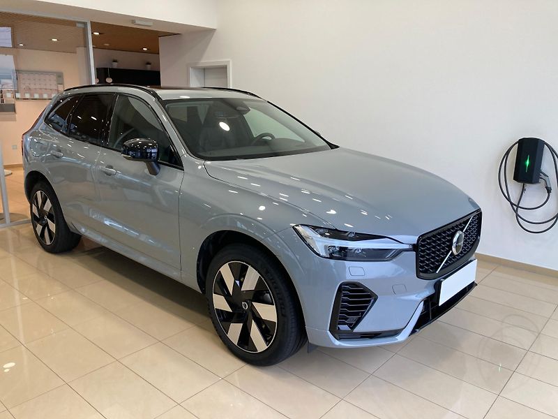 Volvo XC60 T6 eAWD Recharge Ultra Dark  - fotka 2 z 36
