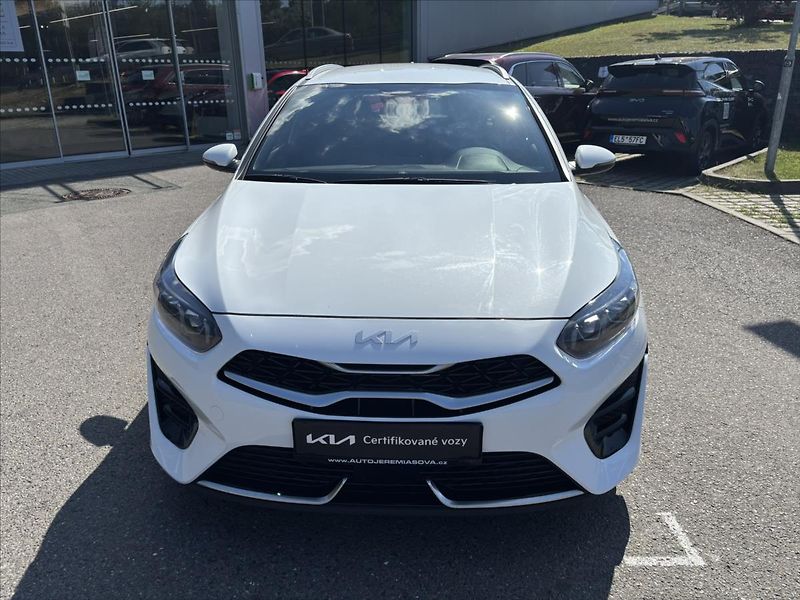 Kia Ceed 1,5 AT GT Line ZÁRUKA TÁŽNÉ - fotka 8 z 47