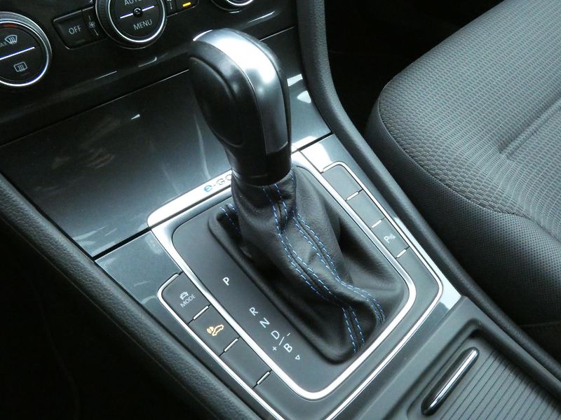 Volkswagen e-Golf (2020) Comfortline 100kW SoH 87% - fotka 29 z 30