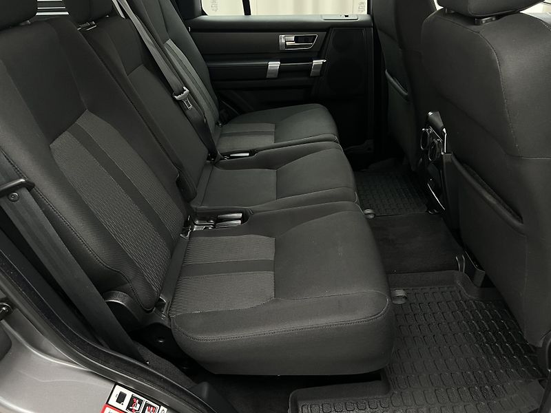 Land Rover Discovery 2.7 TDV6 S AWD AUT CZ - fotka 20 z 33