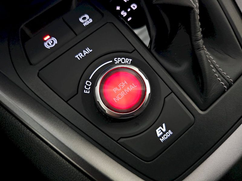Toyota RAV4 (2025) 2.5HEV 222k 4x4 GR SPORT - fotka 22 z 31