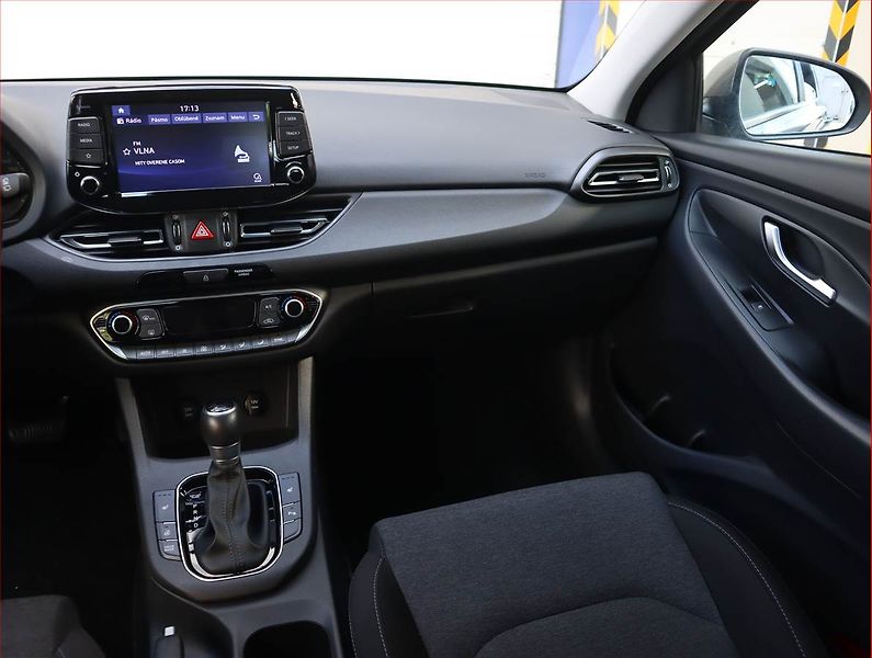 Hyundai i30 (2023) 1.5 T-GDI MHEV, Automat - fotka 8 z 19