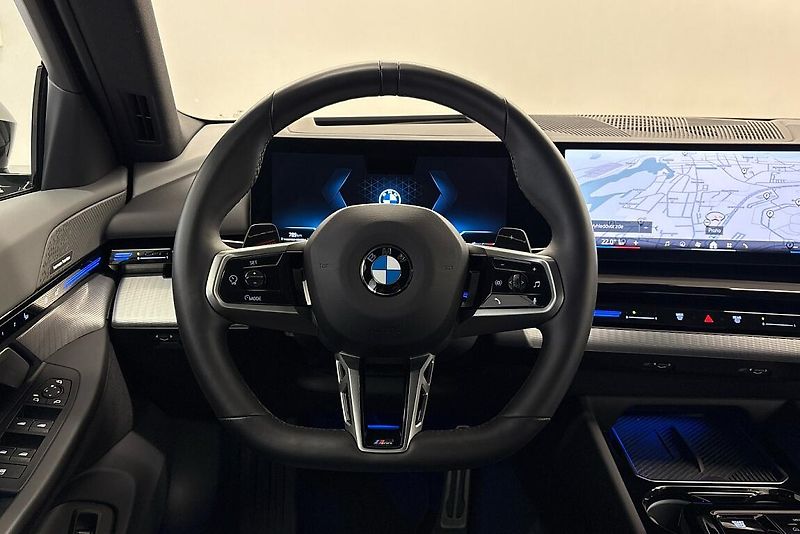 BMW Řada 5 540d xDrive Touring - fotka 9 z 13