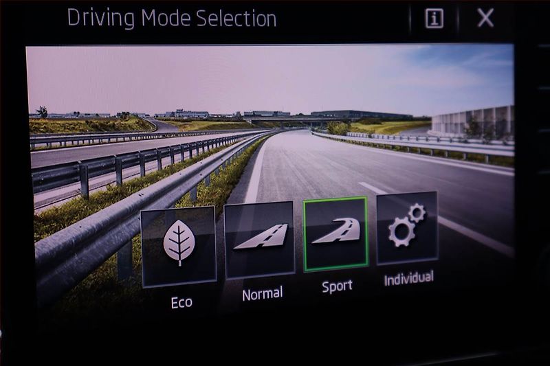 Škoda Octavia (2018) Style 1.8 TSI, 4X4, Automat - fotka 21 z 28