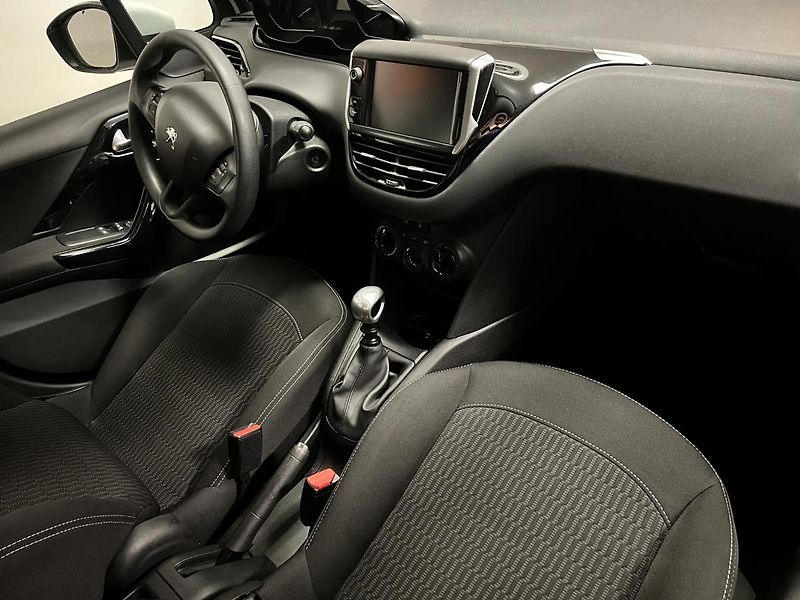 Peugeot 208 (2019) Active 1.5 Bluehdi 1 MAJ ČR - fotka 23 z 25