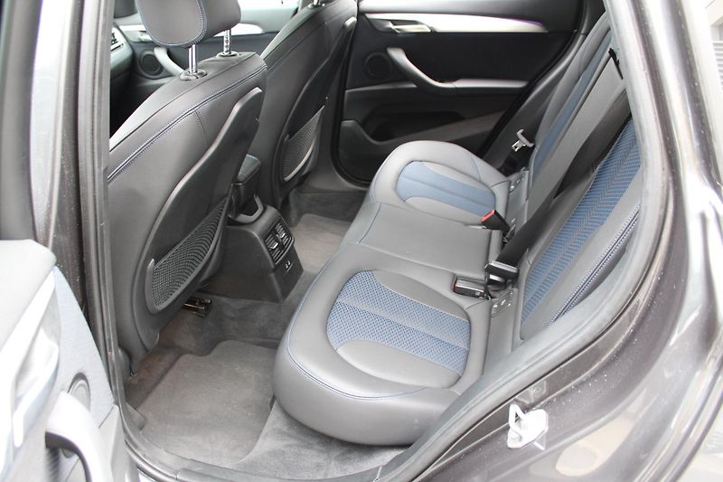 BMW X1 xDrive18d, Mpaket - fotka 13 z 22