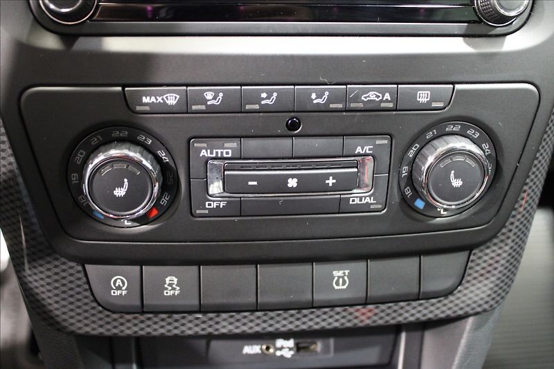 Škoda Yeti 2,0 TDI Monte Carlo rezervován - fotka 25 z 31