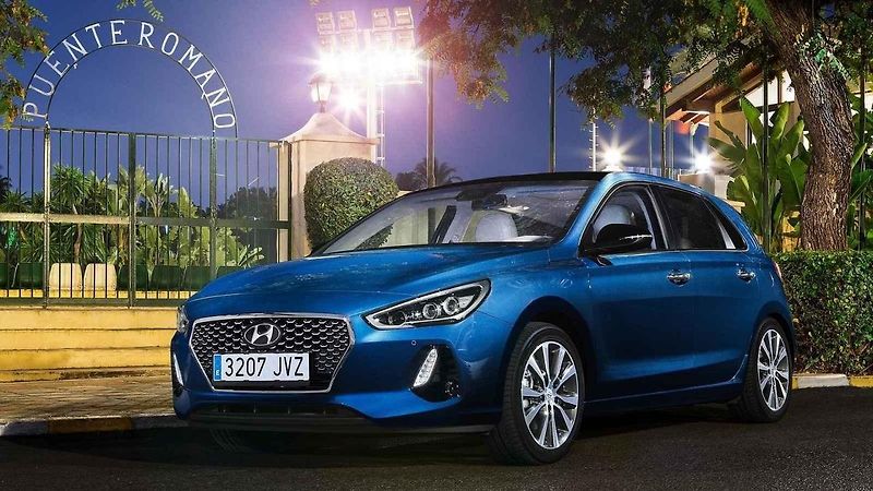 Autosalony ojetých aut Škoda jsou dnes často k nerozeznání od těch, kde se prodávají nová auta