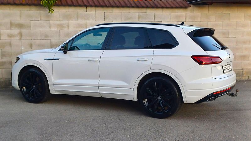 Volkswagen Touareg R-LINE 210kW-WEBASTO-HUD-TZ- - fotka 7 z 50