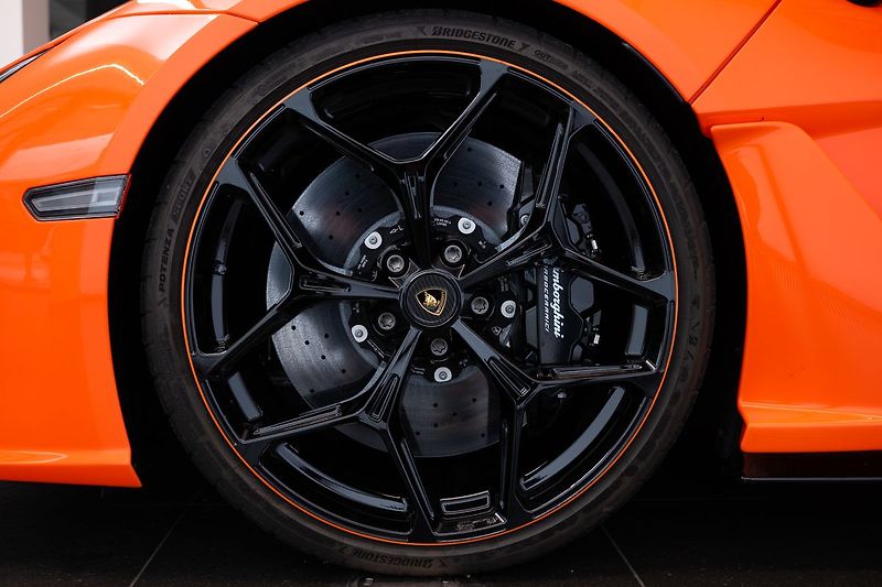 Lamborghini Revuelto NOVITEC Výfuk/Arancio Apodis/L - fotka 18 z 23