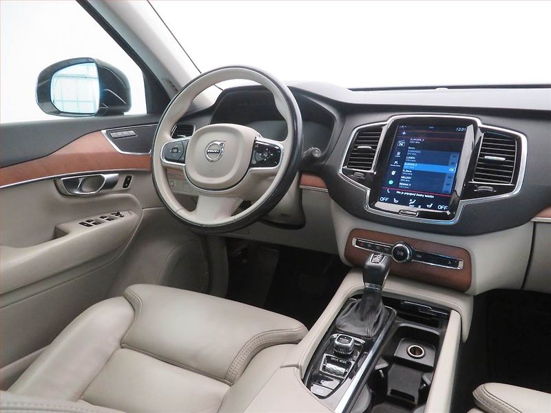 Volvo XC90 (2017) D5 AWD - fotka 7 z 18