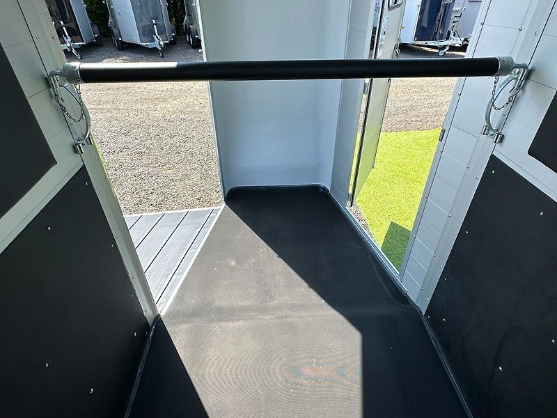 Cheval Liberté (2026) TOURING ONE černý,přední rampa - fotka 21 z 38