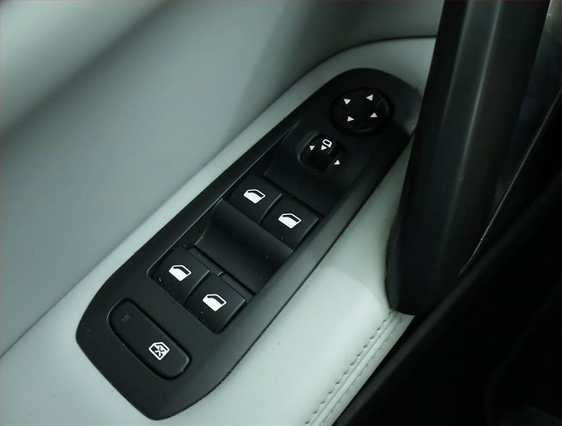 Peugeot 308 (2020) Allure 1.5 BlueHDi, Serv.kniha - fotka 16 z 16