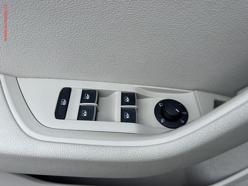 Škoda Superb (2015) 1.8TSI, 2.maj,ČR, Style, DSG - fotka 22 z 24