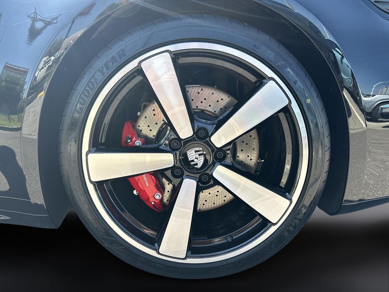 Porsche 911 (2026) Carrera 4S - fotka 12 z 30