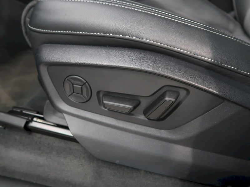 Audi Q7 (2025) S-LINE 60 TFSI e QUATTRO - fotka 14 z 35