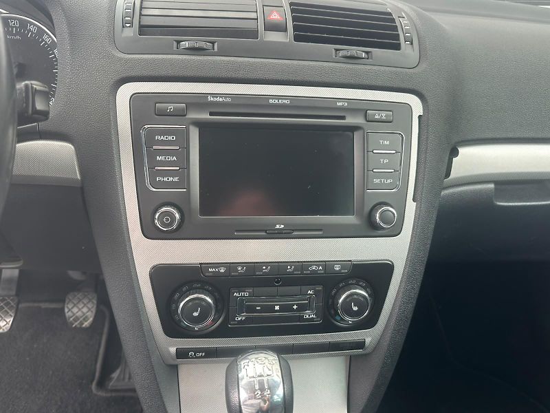 Škoda Octavia (2010) 1.6TDi, 77KW, TEMP., VYHŘ.SED. - fotka 14 z 26