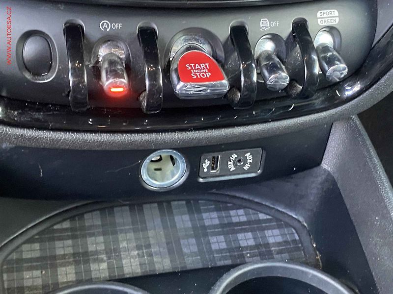 Mini Clubman (2018) 2.0i, ČR, S, navi, bixen, AC - fotka 14 z 18